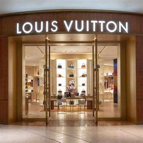 Louis Vuitton Won’t Refund Me For a Bag They Never Sent